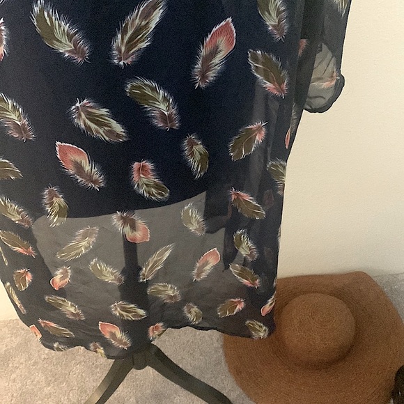 Multiuse, sheer cover up top - Picture 7 of 7